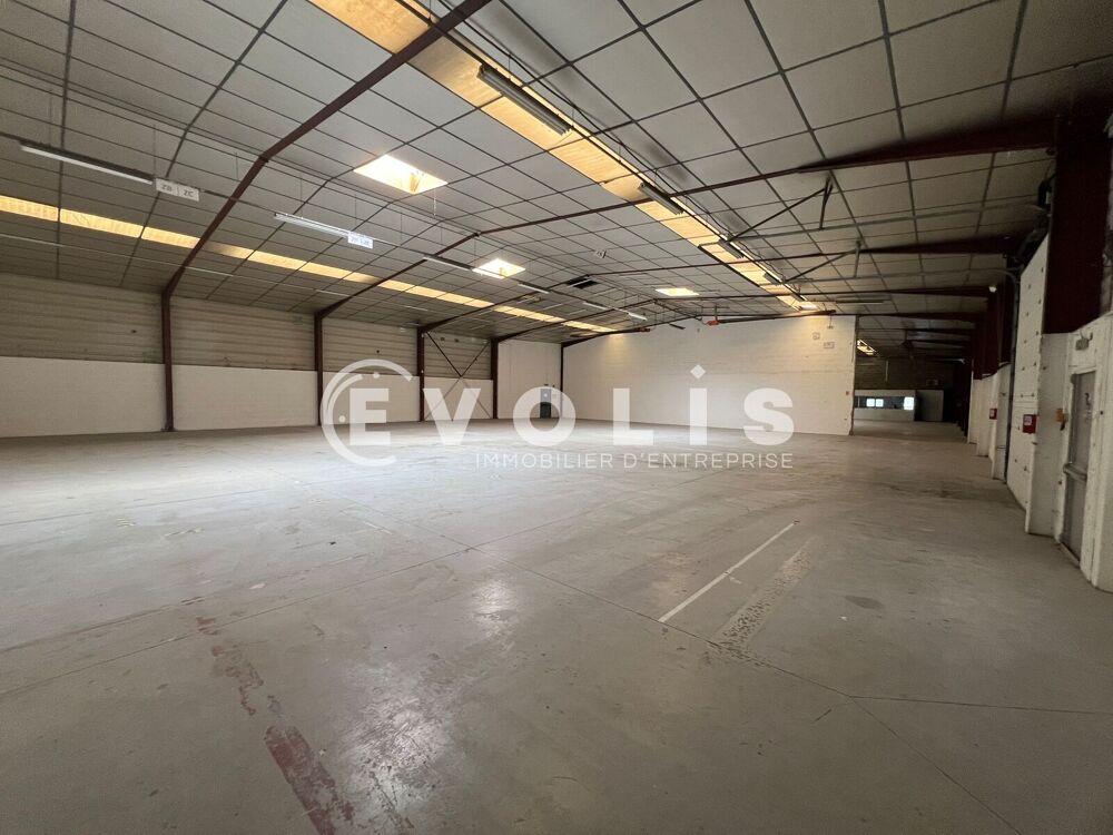   A louer à CHASSIEU - 1 603 m² divisibles à partir de 800 m² Chassieu
