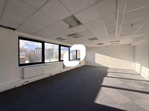 AUI PIED DU RER A - 208 m&sup2; divisibles &agrave; partir de 102 m&sup2; 5175 95000 Cergy