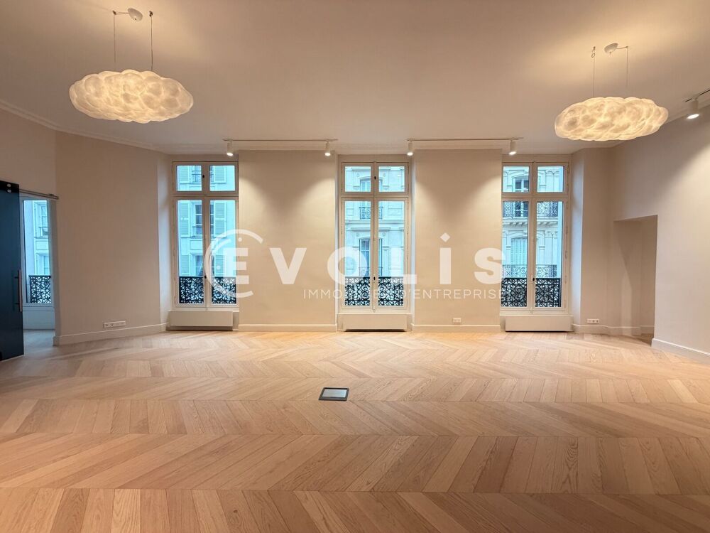   Bureaux - A LOUER - 228 m² non divisibles Paris 8