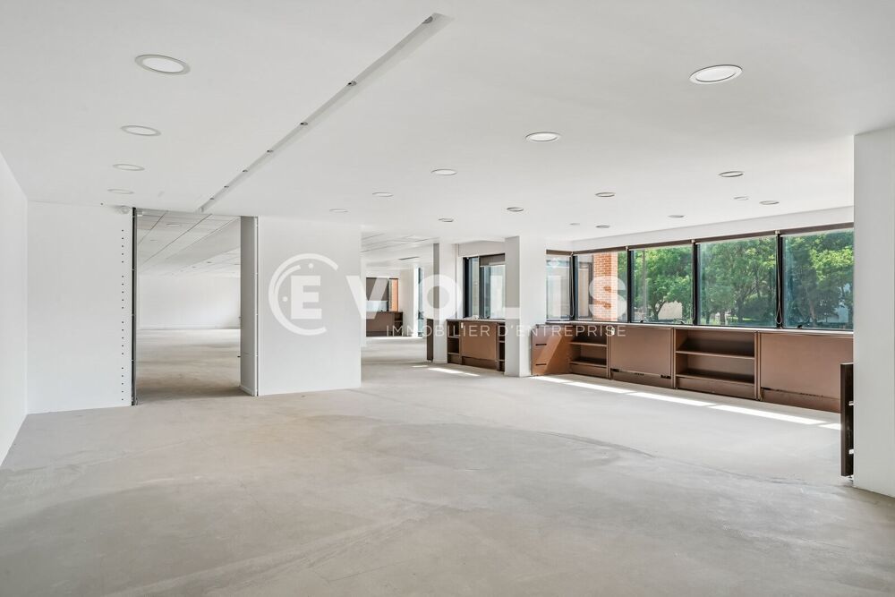   Bureaux - A LOUER - 1 996 m² divisibles à partir de 353 m² Ivry sur seine