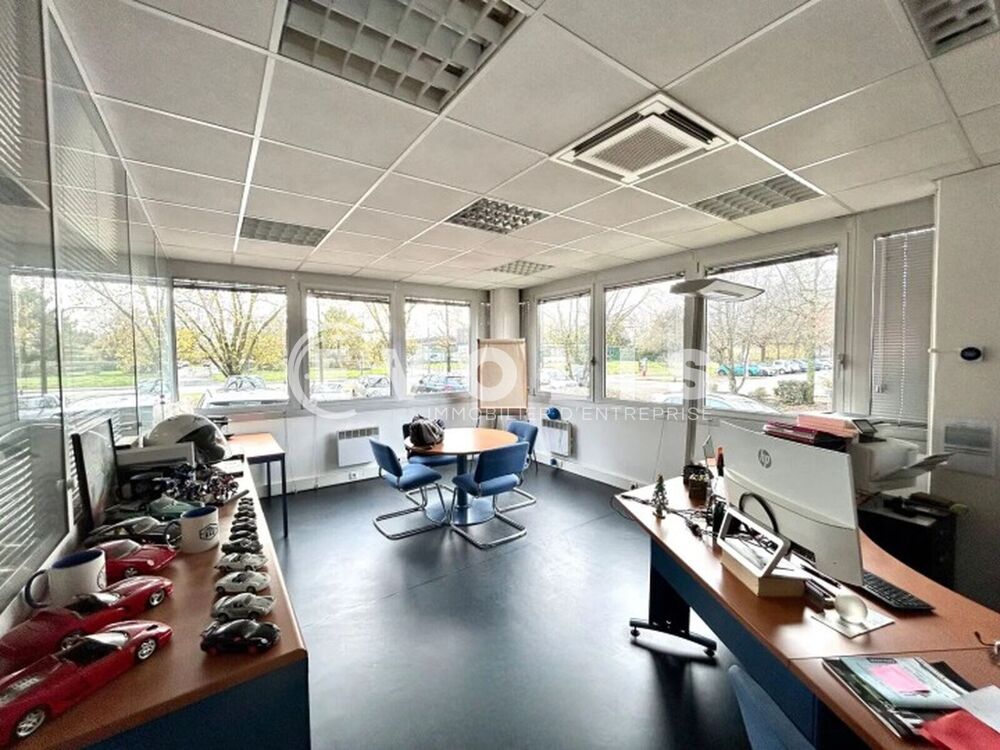   Bureaux - A LOUER - 541 m² divisibles à partir de 195 m² Bruges