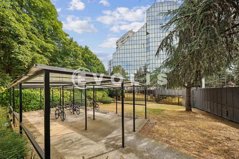   BUREAUX DE STANDING RENOVES AVEC SERVICES - 1 137 m² divisibles à partir de 106 m² Cachan