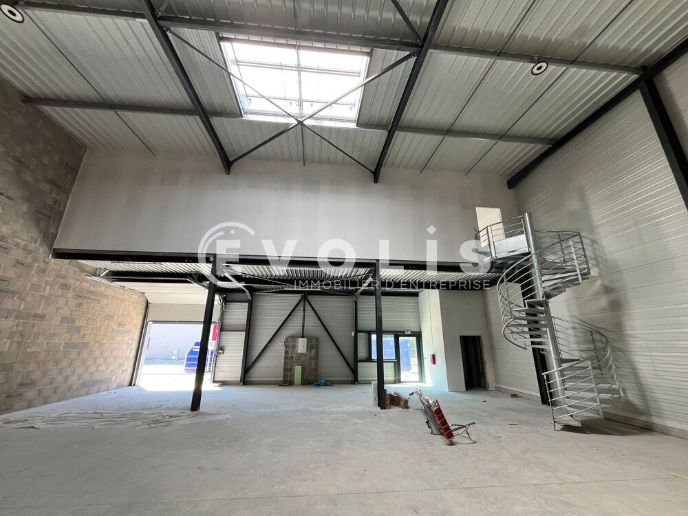   Locaux d'activité - A LOUER - 2 780 m² divisibles à partir de 174 m² 
