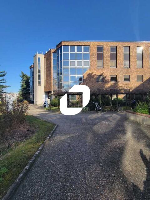 Bureaux - A LOUER - 885 m&sup2; divisibles &agrave; partir de 295 m&sup2; 8113 93200 Saint denis