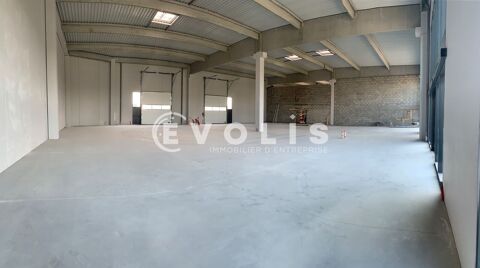   Locaux commerciaux - A LOUER - 1 110 m² divisibles à partir de 370 m² 