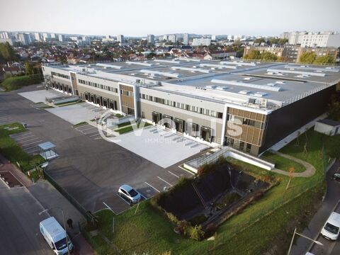   Entrepôts - A LOUER - 12 632 m² divisibles à partir de 2 793 m² 