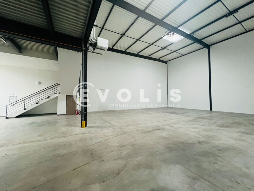   Locaux d'activité - A LOUER - 1 393 m² divisibles à partir de 521 m² Lieusaint
