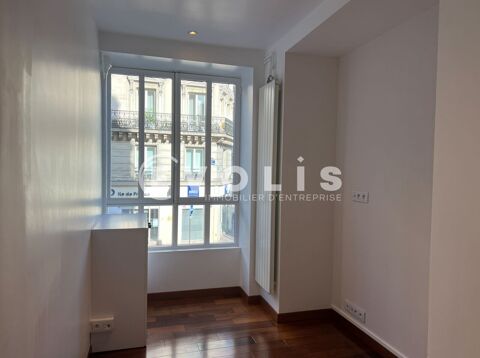  Bureaux - A LOUER - 135 m² non divisibles 