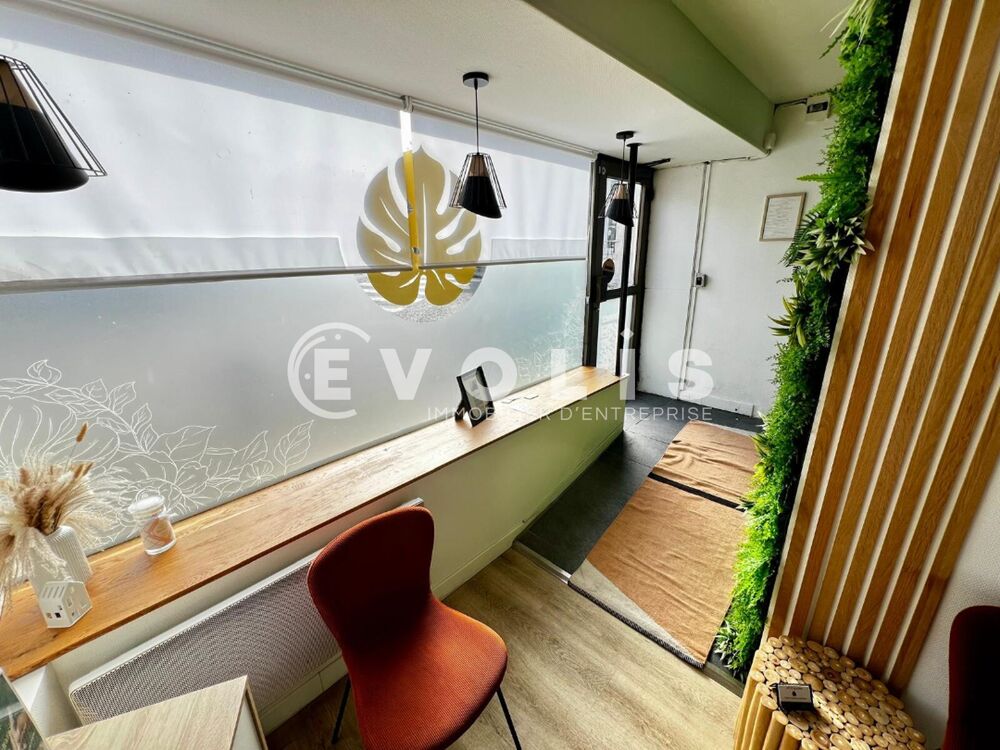   Locaux commerciaux - A VENDRE - 58 m² non divisibles 
