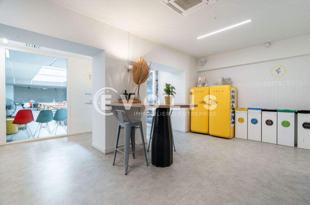   Bureaux - A LOUER - 350 m² non divisibles Paris 9