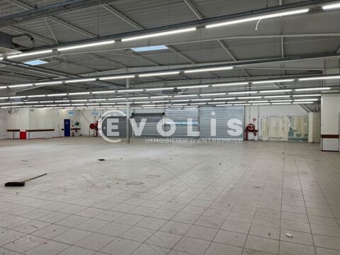   Locaux commerciaux - A LOUER - 1 200 m² non divisibles 