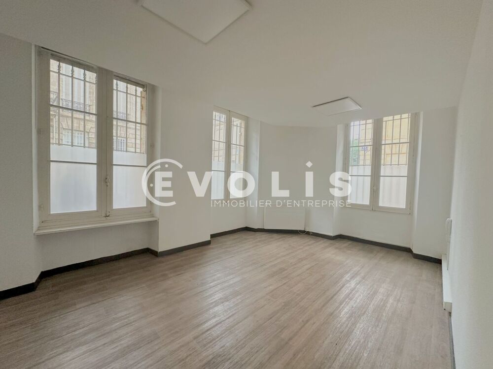   Bureaux place des Quinconces ! - 100 m² non divisibles 