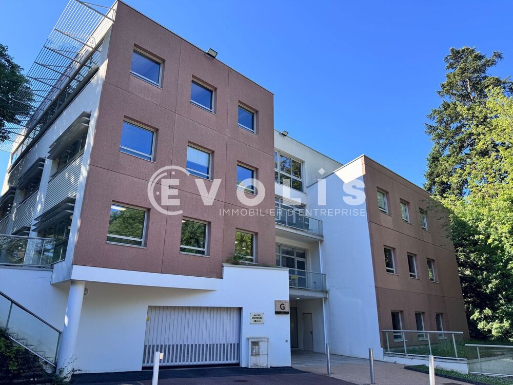   Bureaux - A LOUER - 900 m² divisibles à partir de 187 m² 