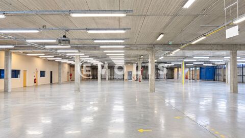   Entrepôts - A LOUER - 7 341 m² non divisibles 