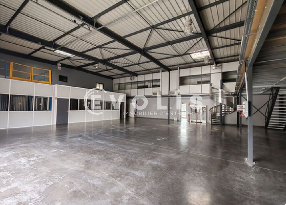   LOCAUX A LOUER - 920 m² divisibles à partir de 350 m² Vourles