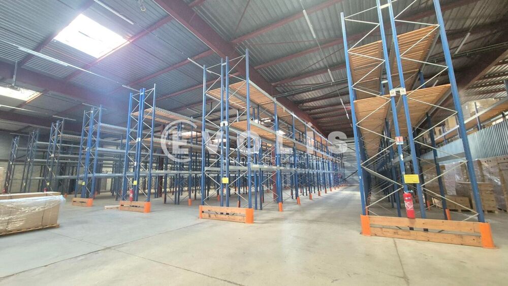   Entrepôts - A LOUER - 2 873 m² divisibles à partir de 1 500 m² 