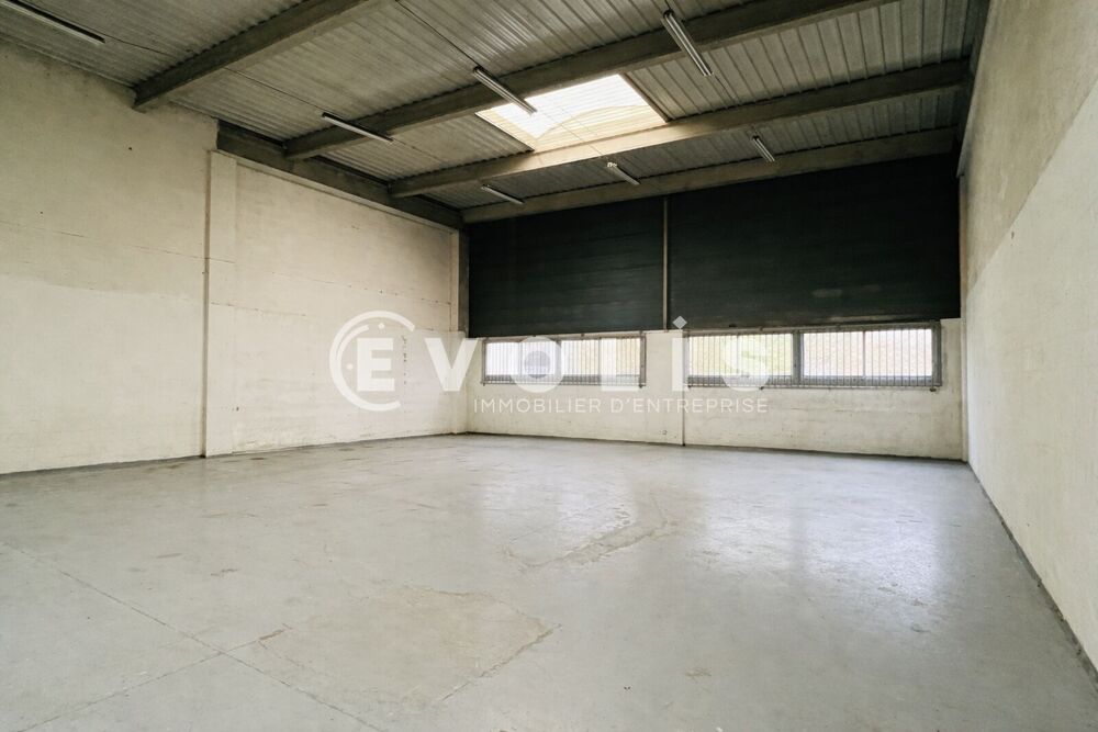   Locaux d'activité - A LOUER - 407 m² non divisibles Champs sur marne