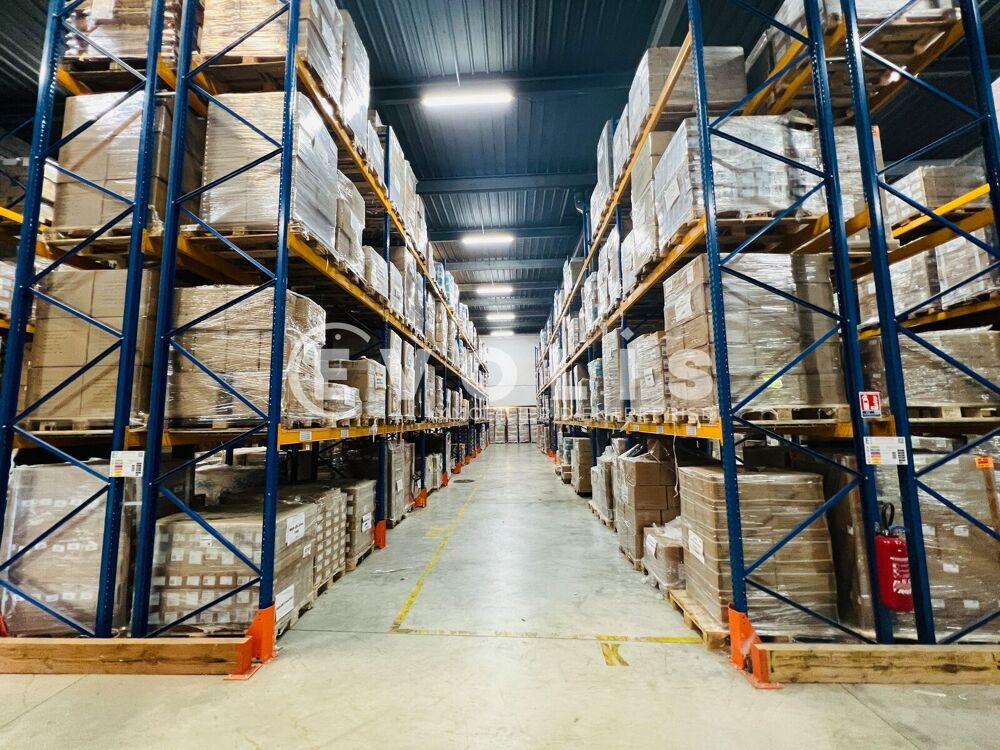   Locaux d'activité - A LOUER - 3 299 m² divisibles à partir de 147 m² Combs la ville