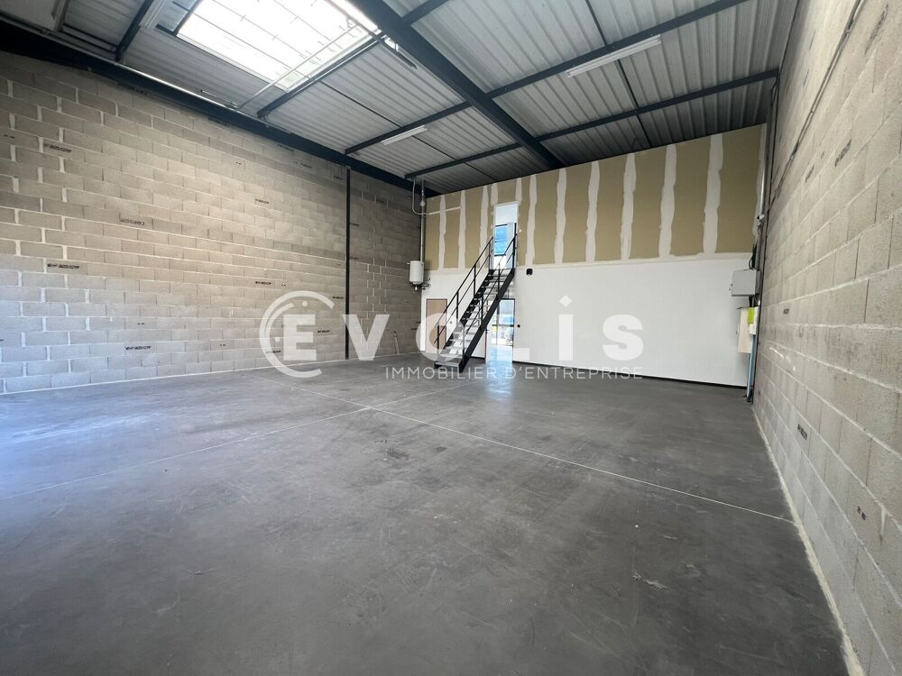   Locaux d'activité - A LOUER - 196 m² non divisibles Chassieu