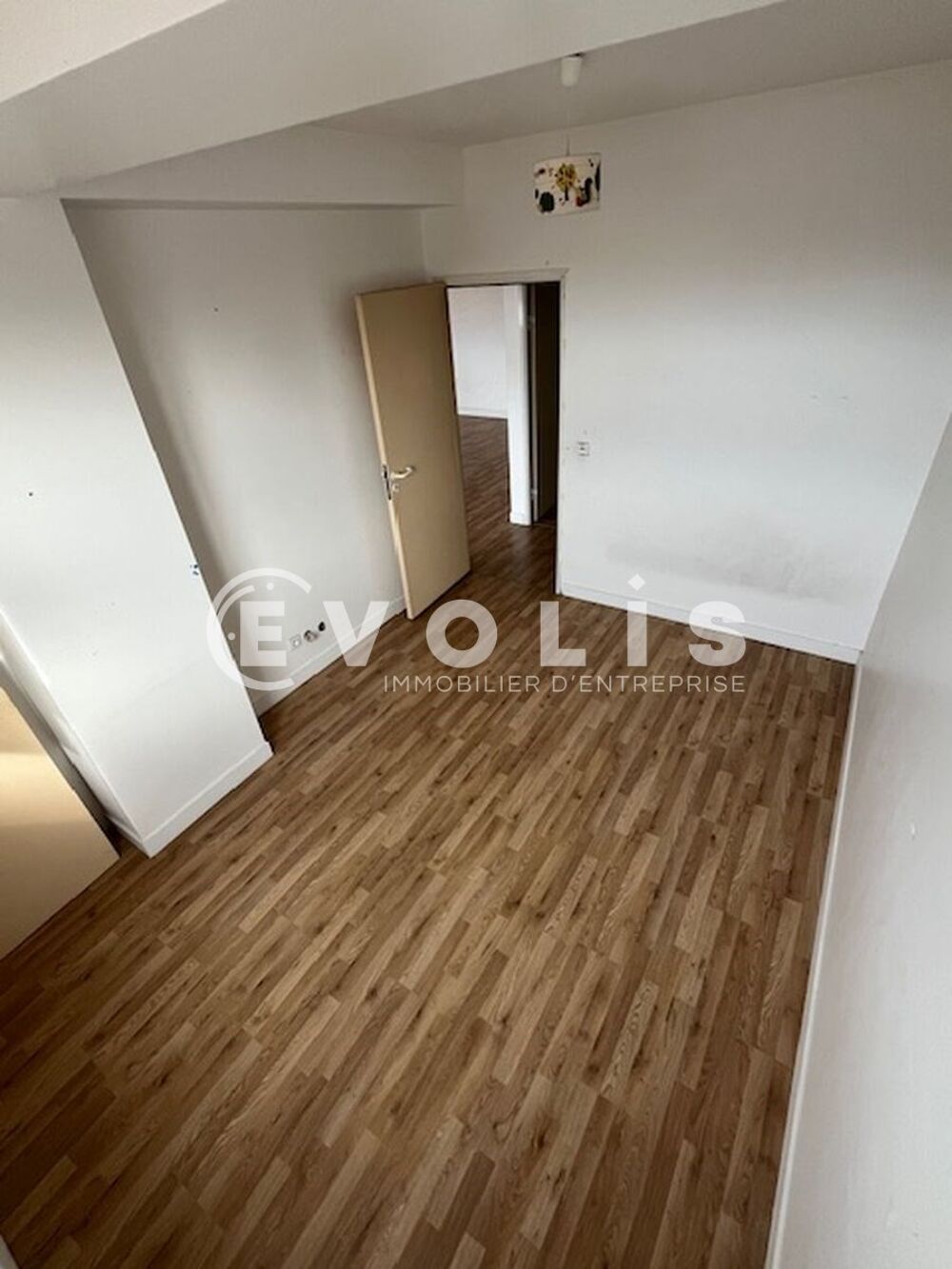   Bureaux - A VENDRE - 240 m² non divisibles Bagnolet