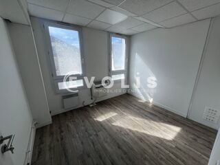   Bureaux - A VENDRE - 62 m² non divisibles Bussy saint georges