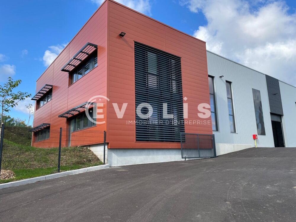   Locaux d'activité - A VENDRE - 676 m² non divisibles 