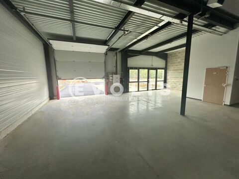   Locaux d'activité - A LOUER - 9 078 m² divisibles à partir de 424 m² 