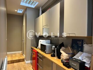   Bureaux - A LOUER - 96 m² non divisibles Paris 11