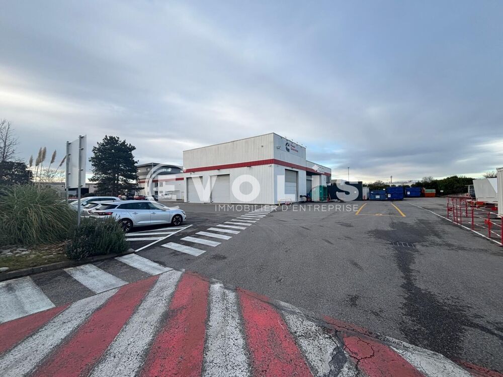   A vendre locaux indépendant CHASSIEU - 4 537 m² divisibles à partir de 2041,2 m² Chassieu