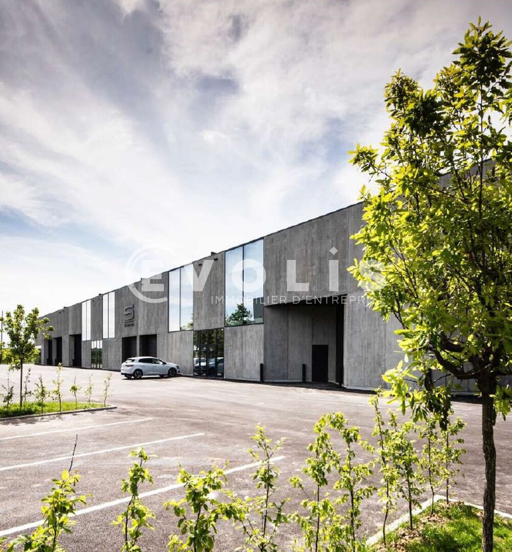   Locaux d'activité - A LOUER - 400 m² non divisibles 