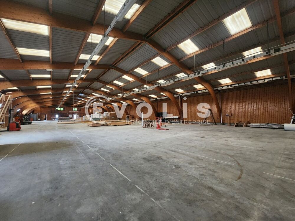   Locaux d'activité - A VENDRE OU A LOUER - 1 836 m² non divisibles Ruy montceau