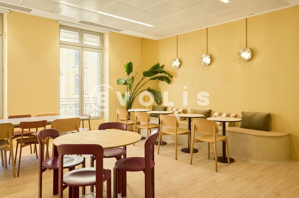   Bureaux - A LOUER - 57 m² non divisibles Paris 8