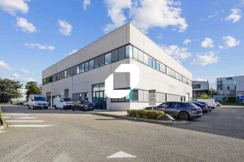 Id&eacute;alement plac&eacute; et proche transports en commun - 800 m&sup2; divisibles &agrave; partir de 200 m&sup2; 7333 69410 Champagne au mont d'or