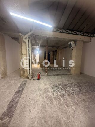   Locaux commerciaux - A LOUER - 320 m² non divisibles Paris 11