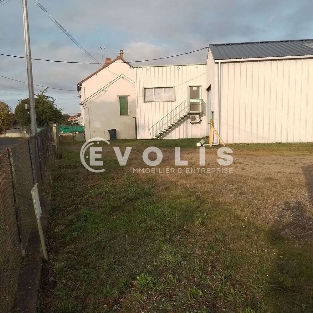   Locaux d'activité - A VENDRE - 1 700 m² non divisibles 