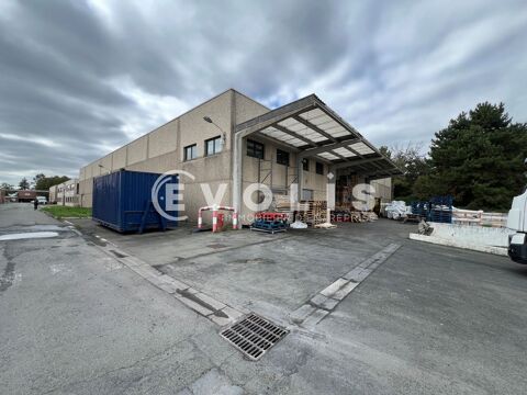   Locaux d'activité - A LOUER - 2 080 m² non divisibles 