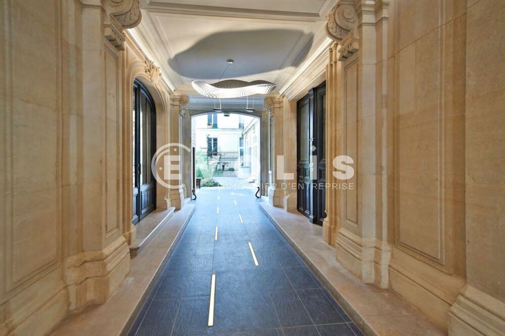   Bureaux - A VENDRE OU A LOUER - 130 m² divisibles à partir de 63 m² Paris 8
