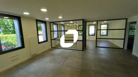 EMPLACEMENT IDEAL - 146 m&sup2; non divisibles 2251 59700 Marcq en baroeul