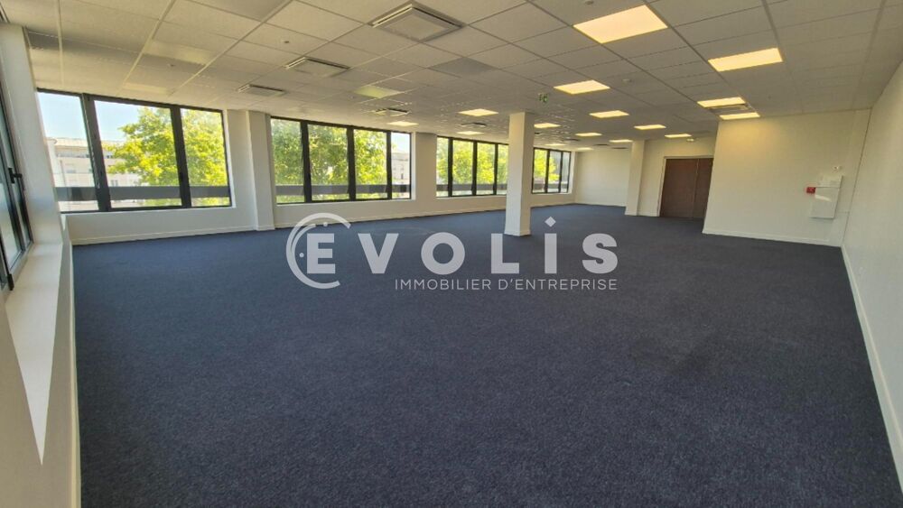   Bureaux - A LOUER - 92 m² non divisibles Chessy