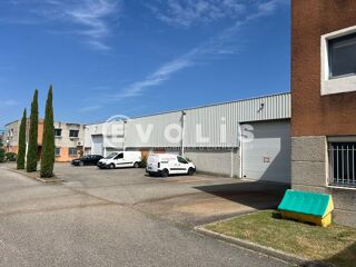   A louer à CHASSIEU - 1 525 m² non divisibles Chassieu