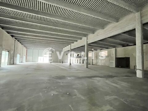  SALLE POLYVALENTE - 1 600 m² non divisibles 