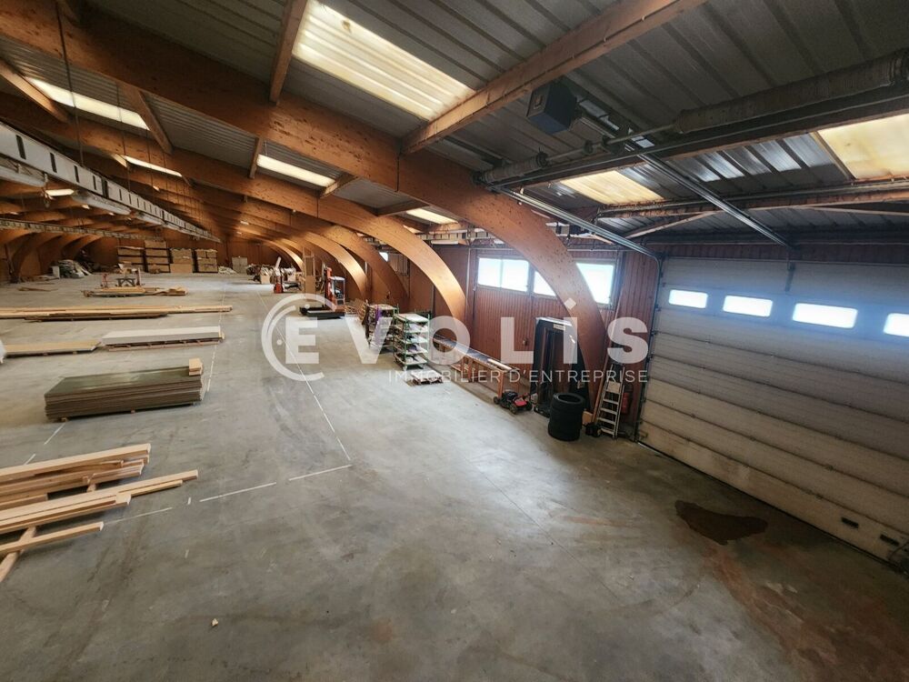   Locaux d'activité - A VENDRE OU A LOUER - 1 836 m² non divisibles Ruy montceau