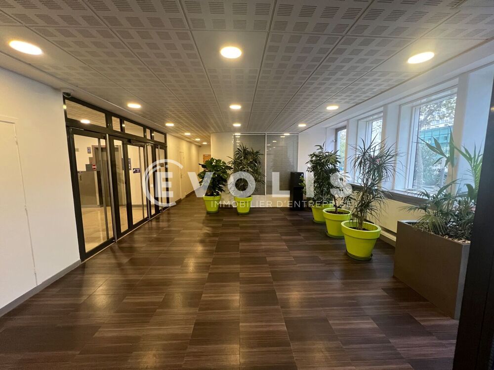   Bureaux - A LOUER - 2 528 m² divisibles à partir de 42 m² 