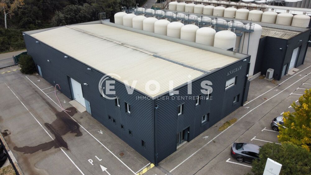   Locaux d'activité - A VENDRE - 682 m² non divisibles 