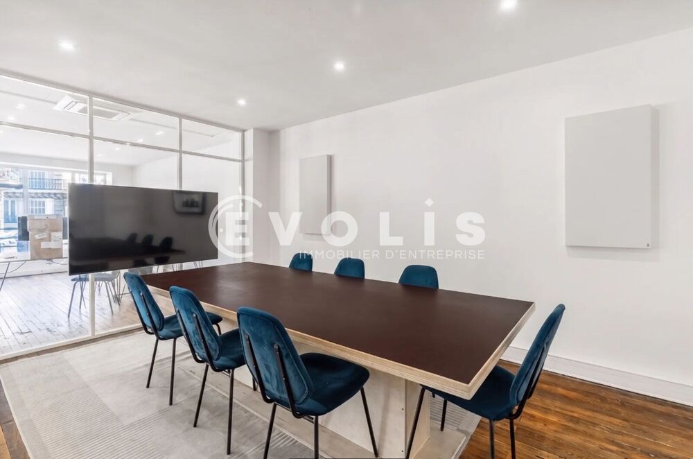   Bureaux - A LOUER - 330 m² non divisibles Paris 8