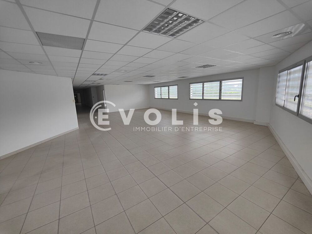   Bureaux - A LOUER - 303 m² divisibles à partir de 94 m² Grigny
