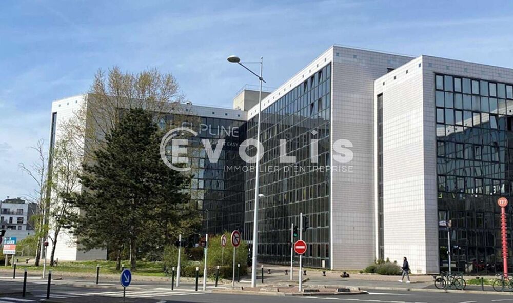   Bureaux - A VENDRE - 744 m² divisibles à partir de 176 m² 