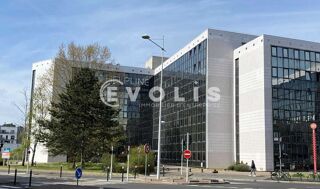   Bureaux - A VENDRE - 744 m² divisibles à partir de 176 m² Nanterre