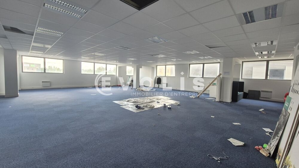   Bureaux - A VENDRE - 551 m² divisibles à partir de 115 m² Ferrieres en brie