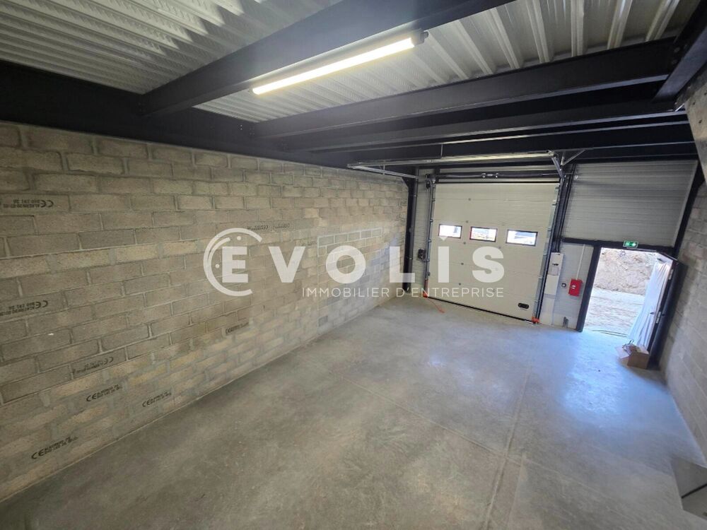   Locaux d'activité - A LOUER - 2 499 m² divisibles à partir de 119 m² Corbeil essonnes